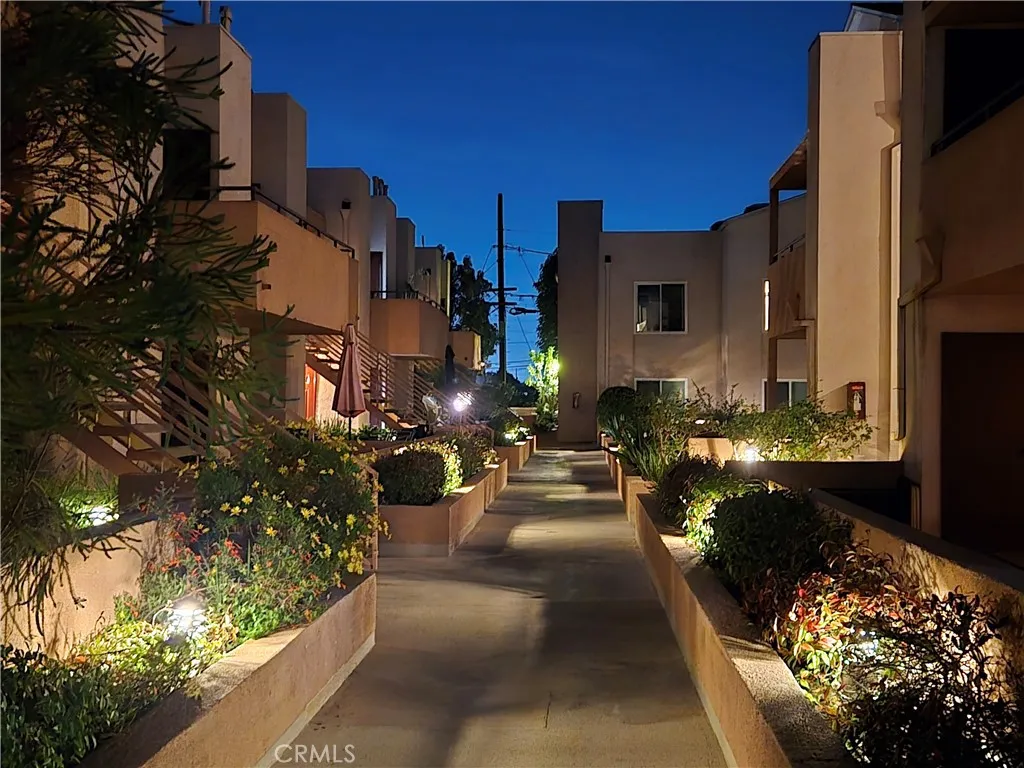 16700 Yukon Ave 108, Torrance, California 90504 home-pic-1